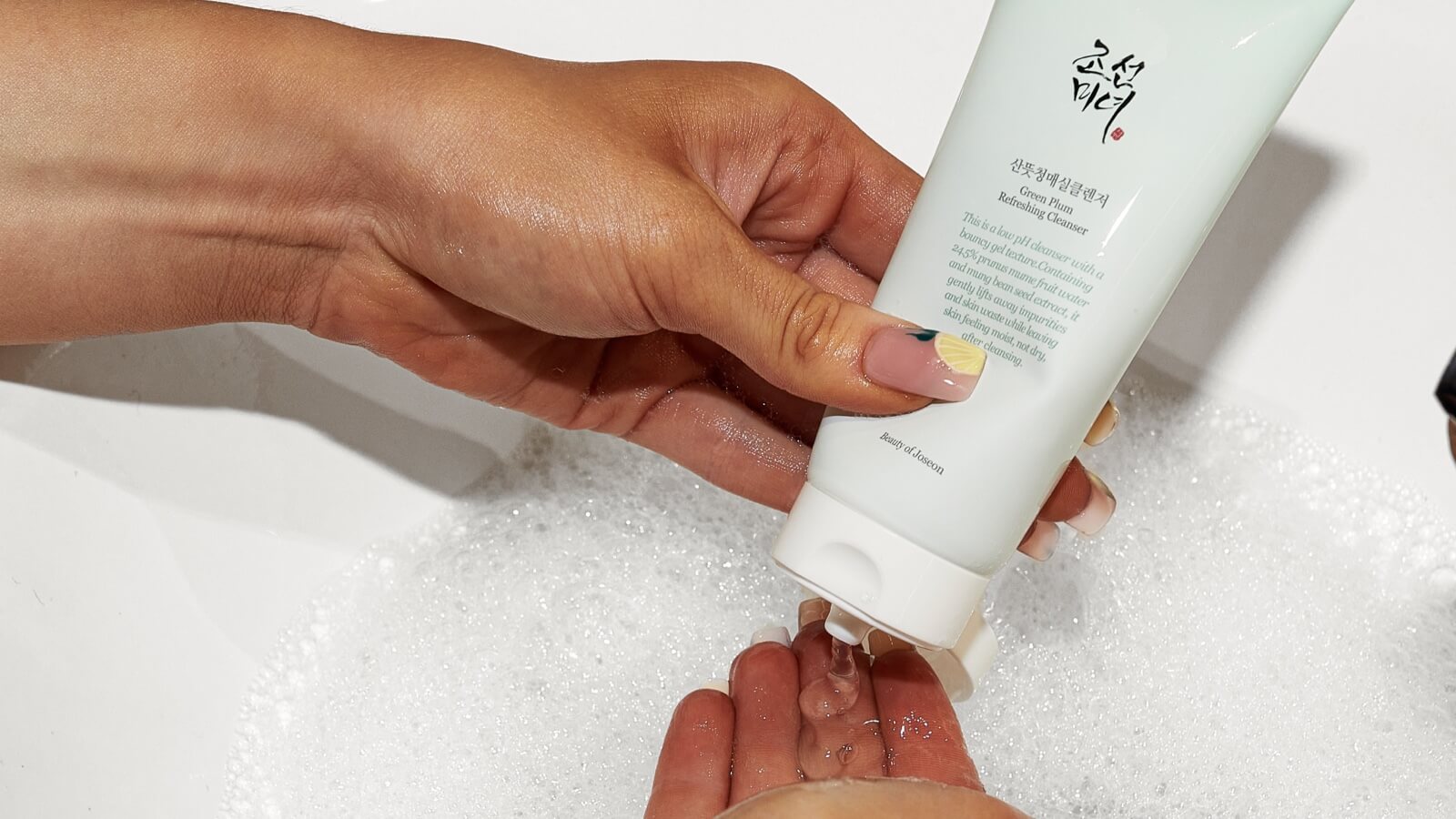 9 Mistakes You Make While Washing Your Face