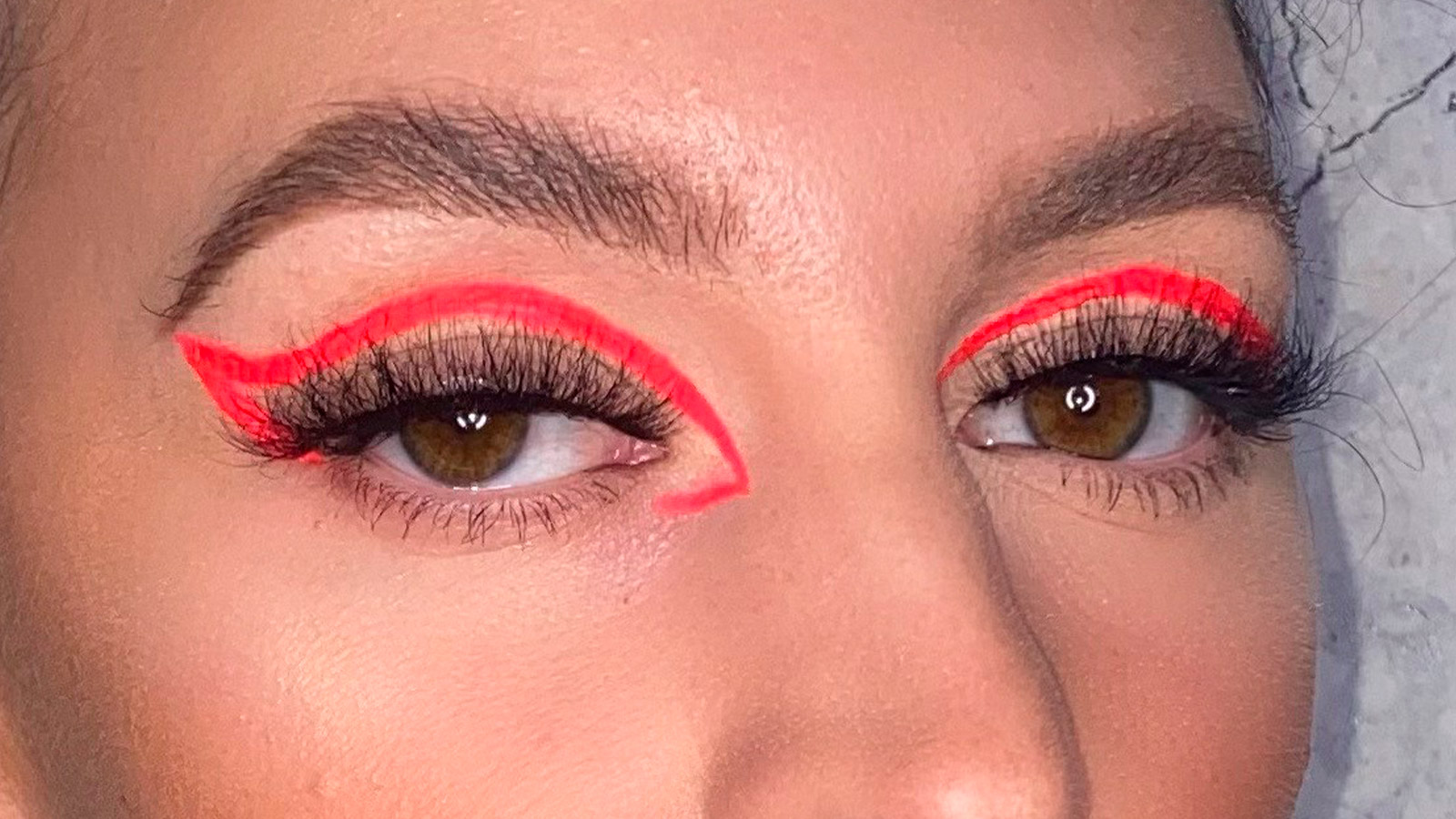How To Do Graphic Liner