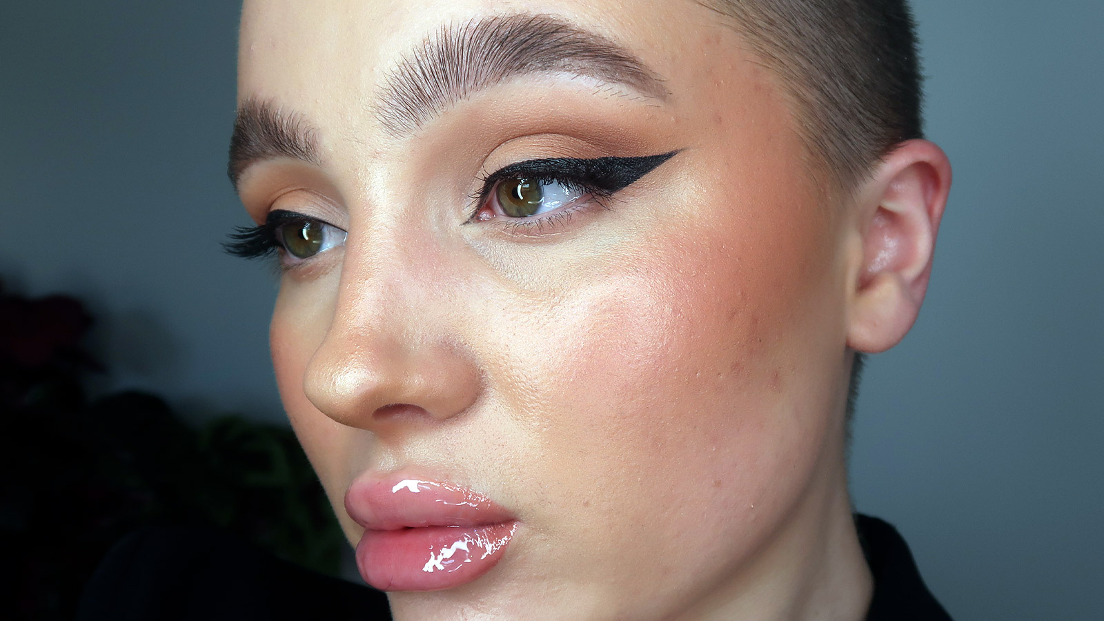 How To Nail Winged Eyeliner