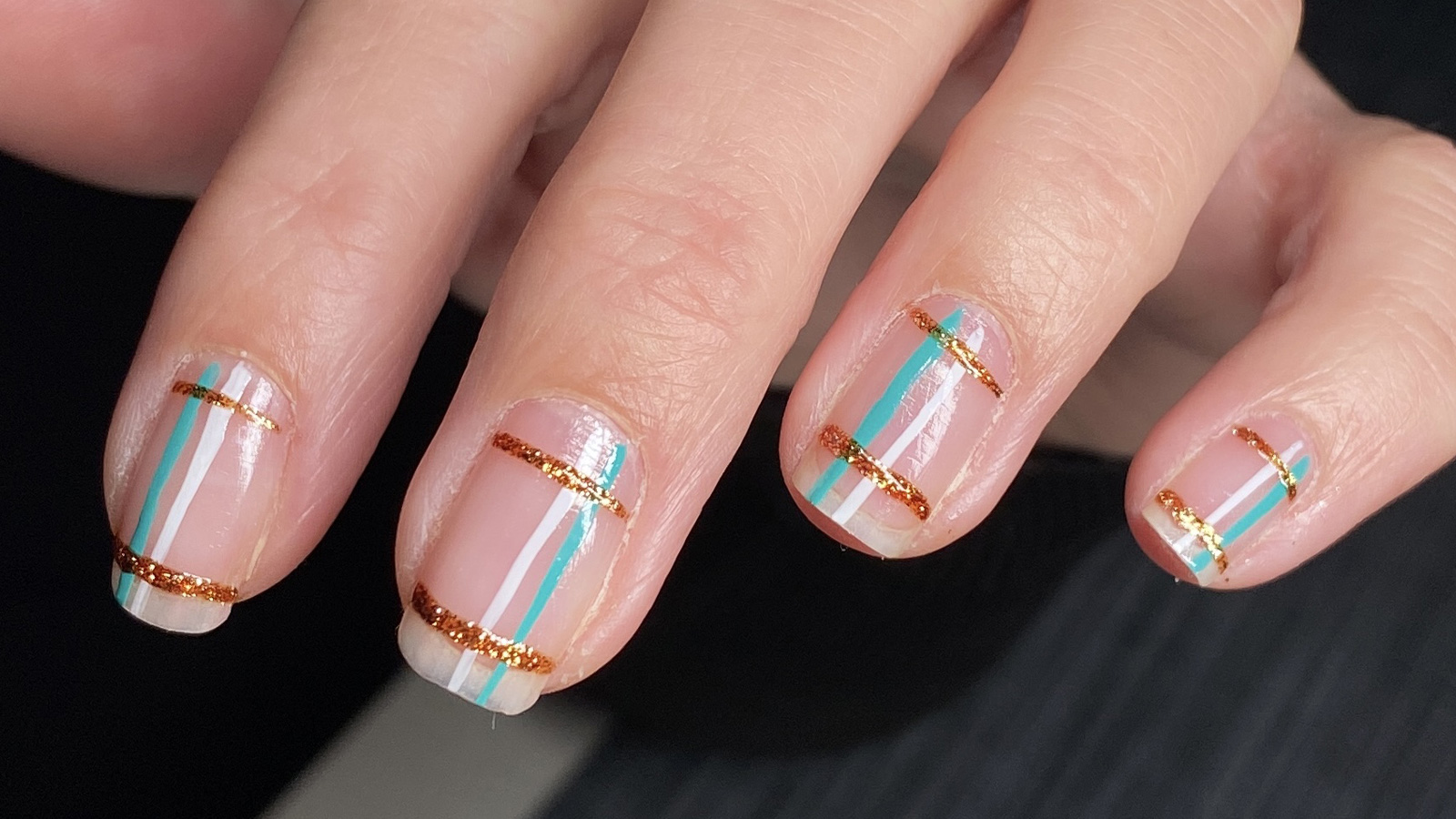 Festive Nail Art Tutorial For Christmas: Festive Plaid