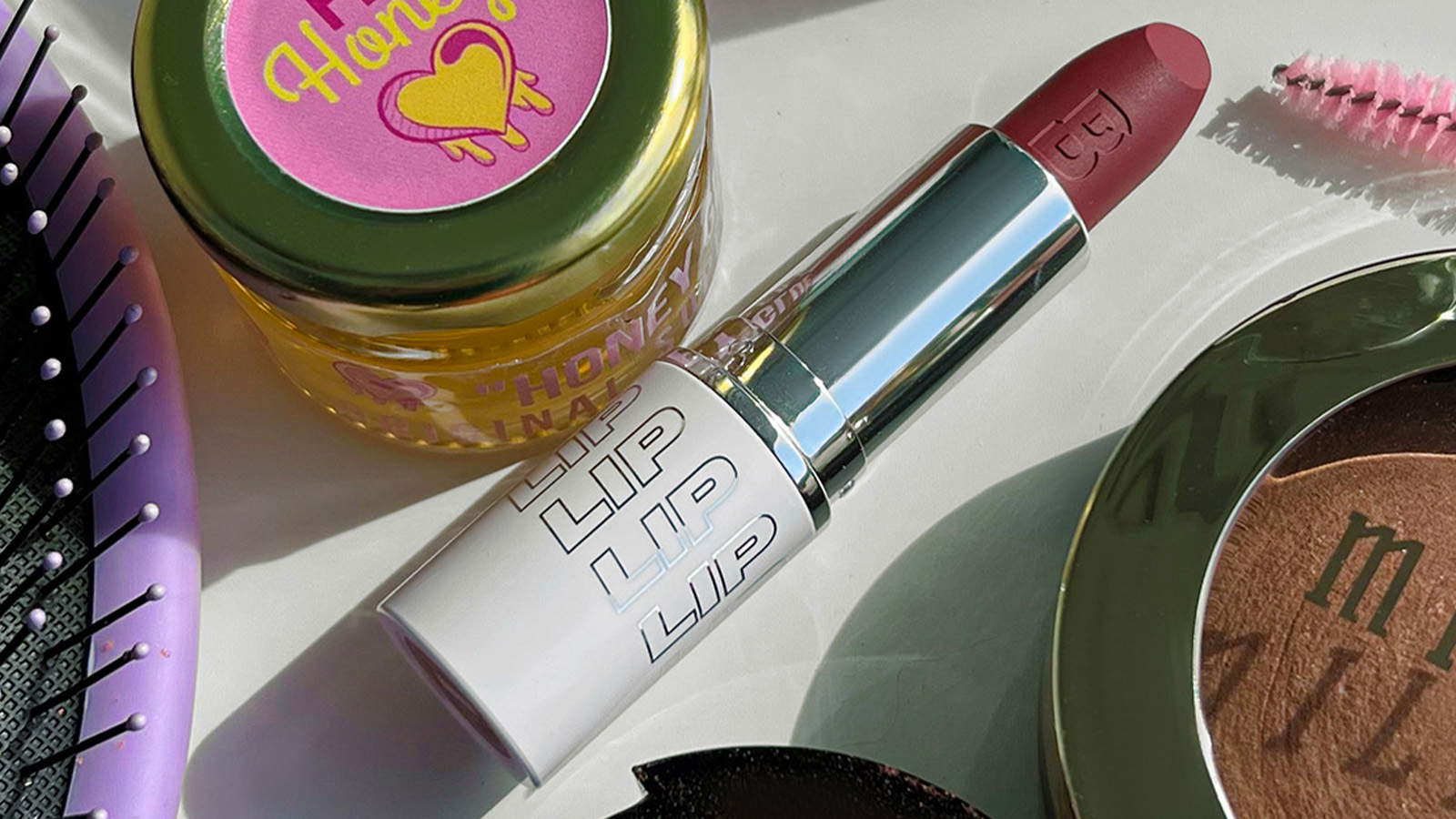 10 Products For A Minimalist Makeup Look