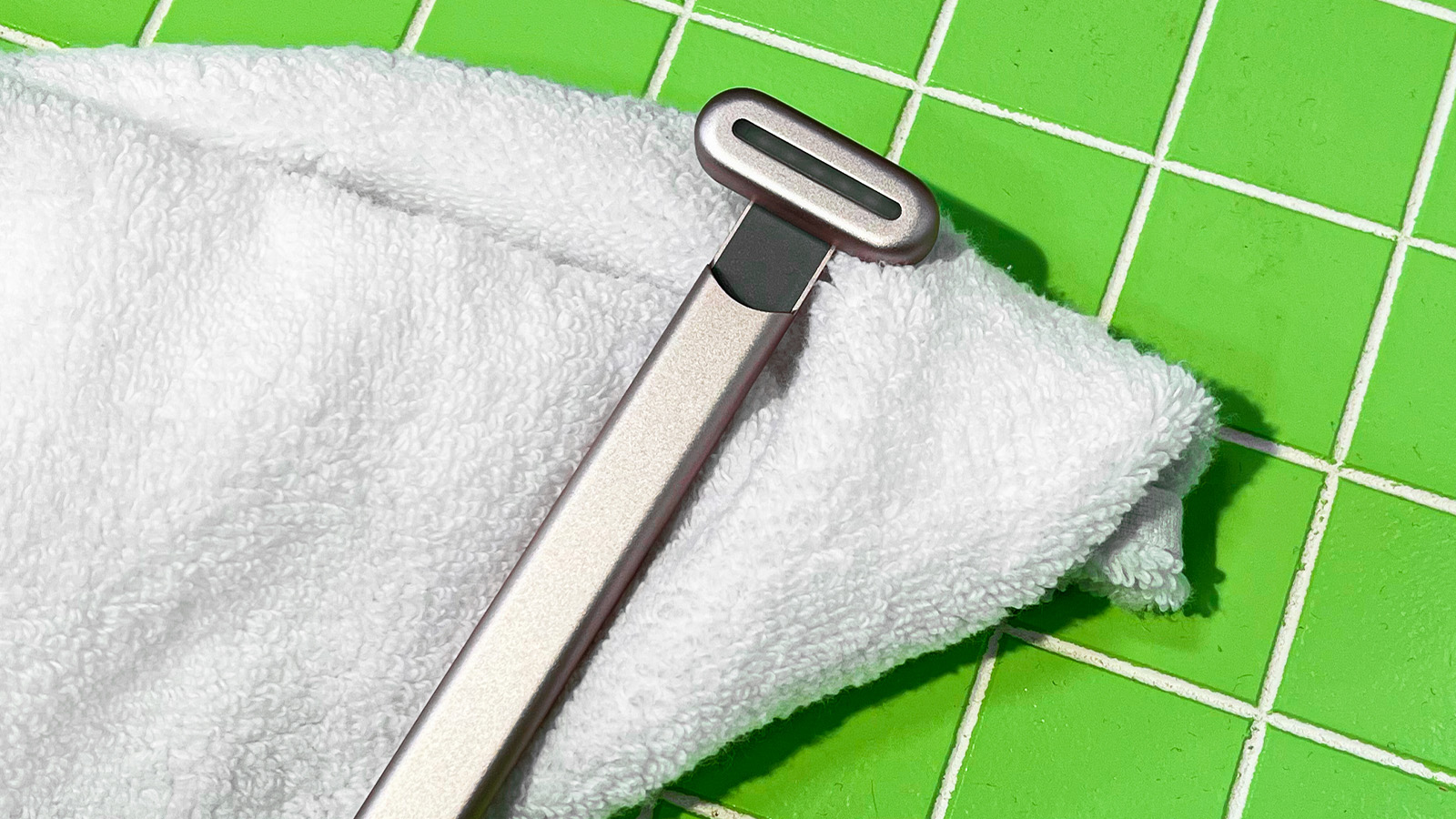 How To Use The Solawave Skincare Wand