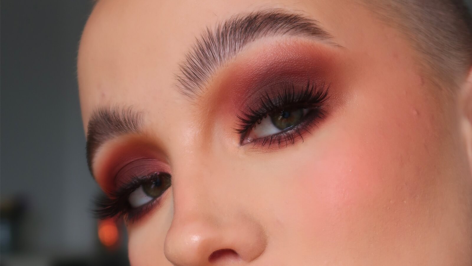 Easy Eyeshadow For A Rich Luxury Makeup Look