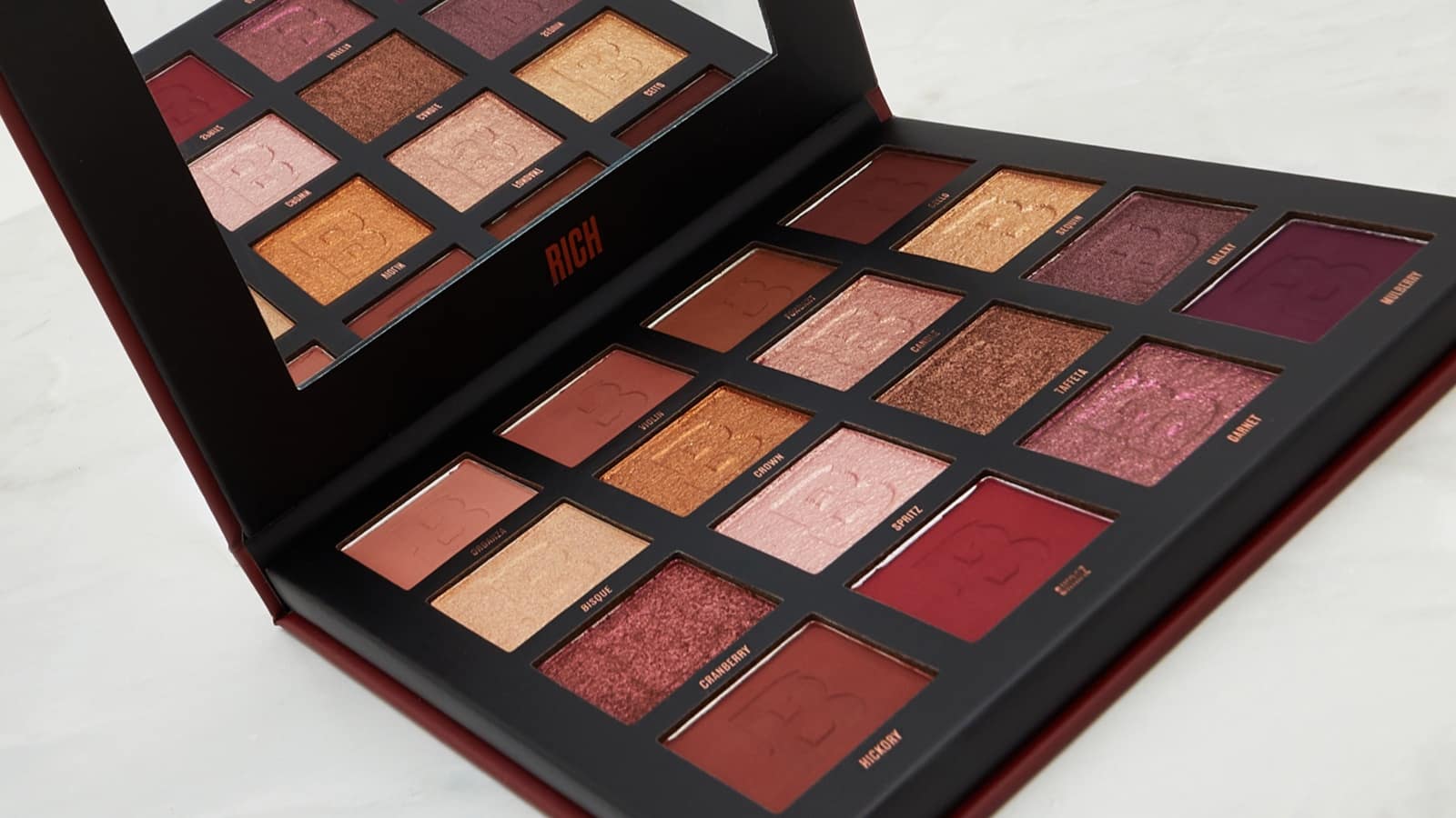 The Best Eyeshadow Palettes For Green Eyes